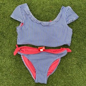 Adorable and flattering bikini 👙